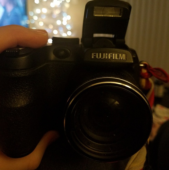 Fujifilm 10.0 Mega Pixels Camera - Picture 2 of 5